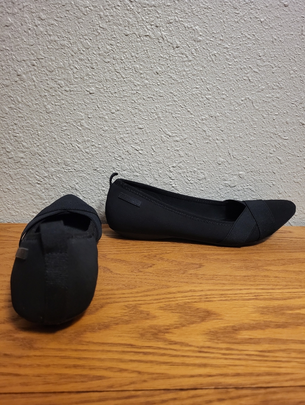 Anne Klein Black Ozzie Pointed Toe Flats Size 9M - Picture 5 of 10